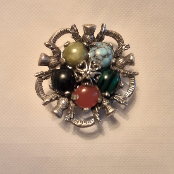 Miracle Jewelry - VINTAGE MULTI AGATE BROOCH (signed)